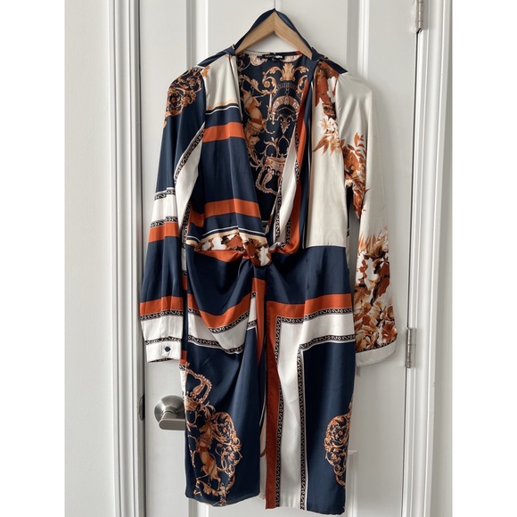 Mini satin dress - Picture 2 of 3